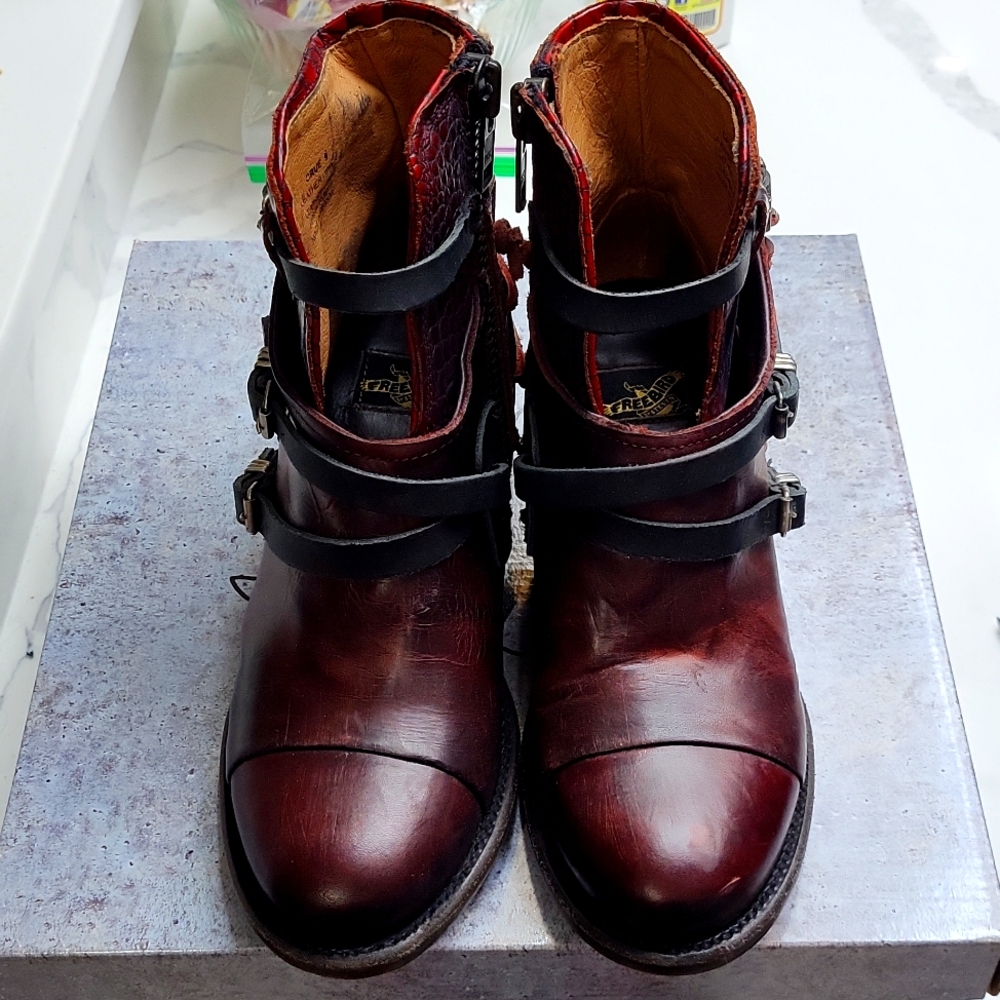 Crue style, burgundy color